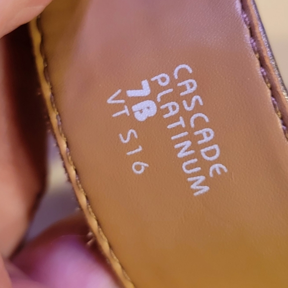 Earth Sz7B Platinum heeled sandals. NWOT - Picture 7 of 7